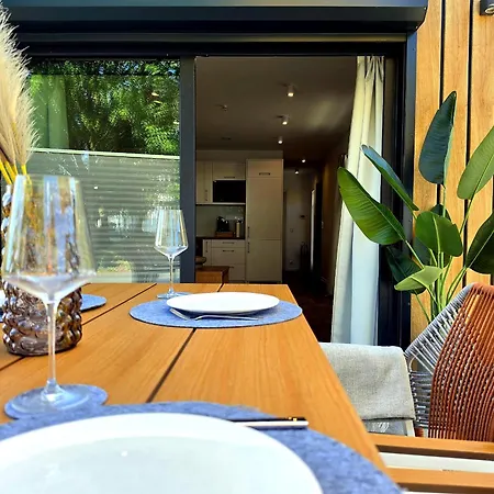 Neues & Modernes Tiny House - Gemuetlich & Privat - Mit Klimaanlage & Terrasse! Hébergement de vacances Lichtenau